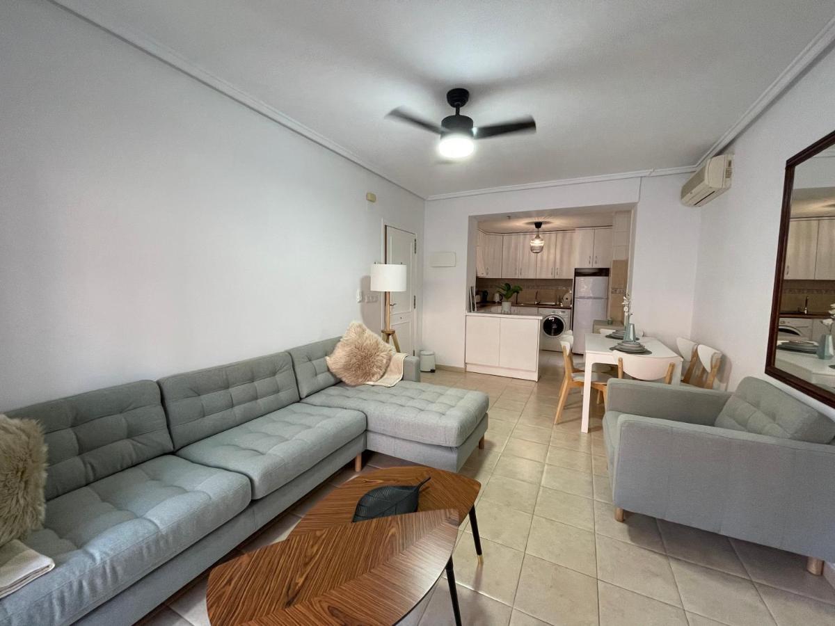 Three Bedroom Apartment With Pool In Torrevieja Exterior photo