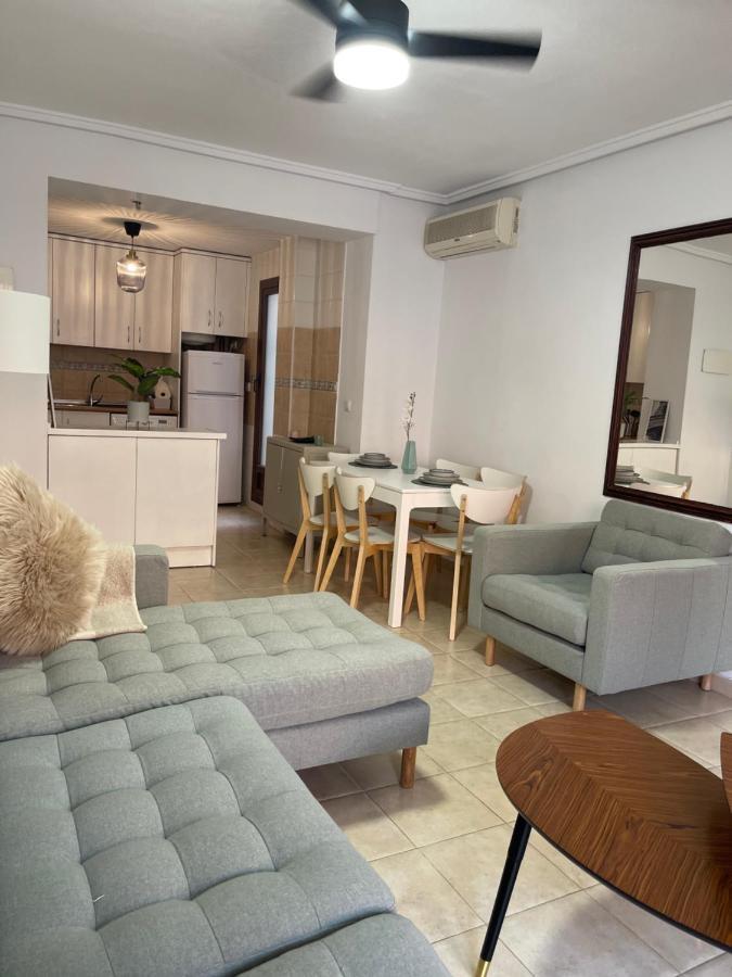 Three Bedroom Apartment With Pool In Torrevieja Exterior photo